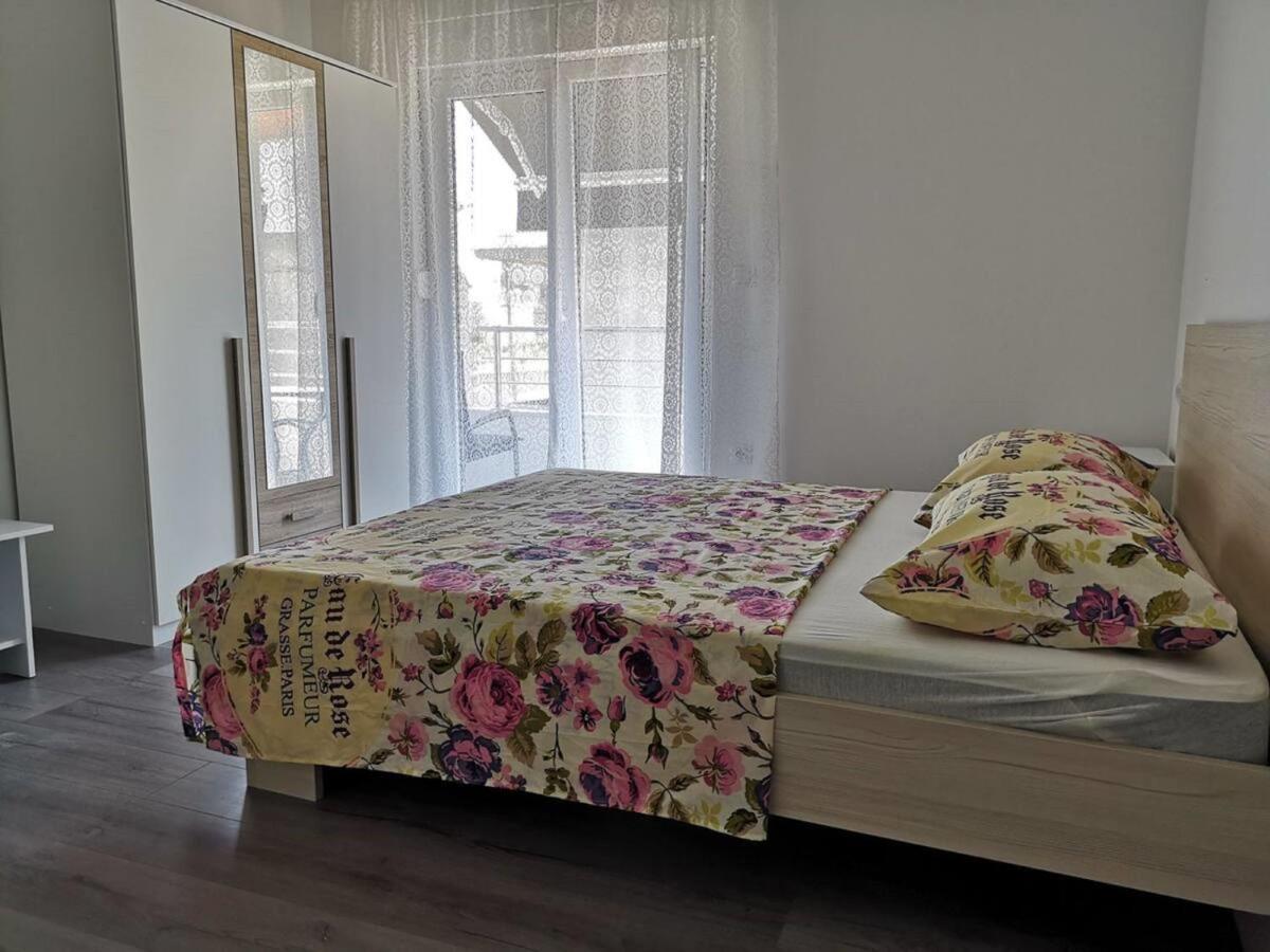 Dzeki Apartment Split